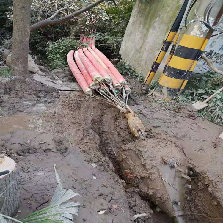 黄石回填土拖拉管